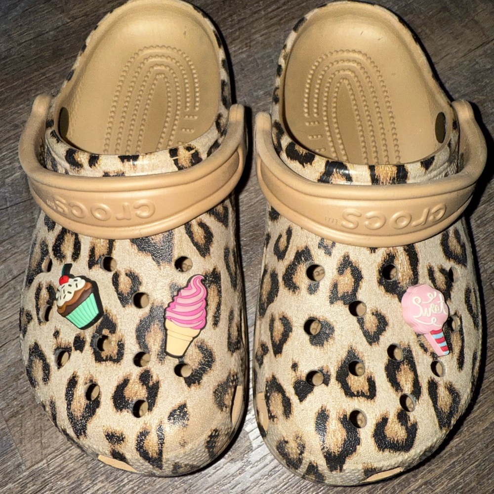 Women’s Crocs - Size 6